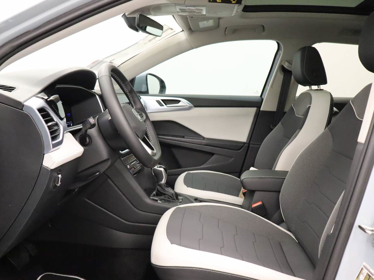 New 2026 Volkswagen Taos SE FWD image 14
