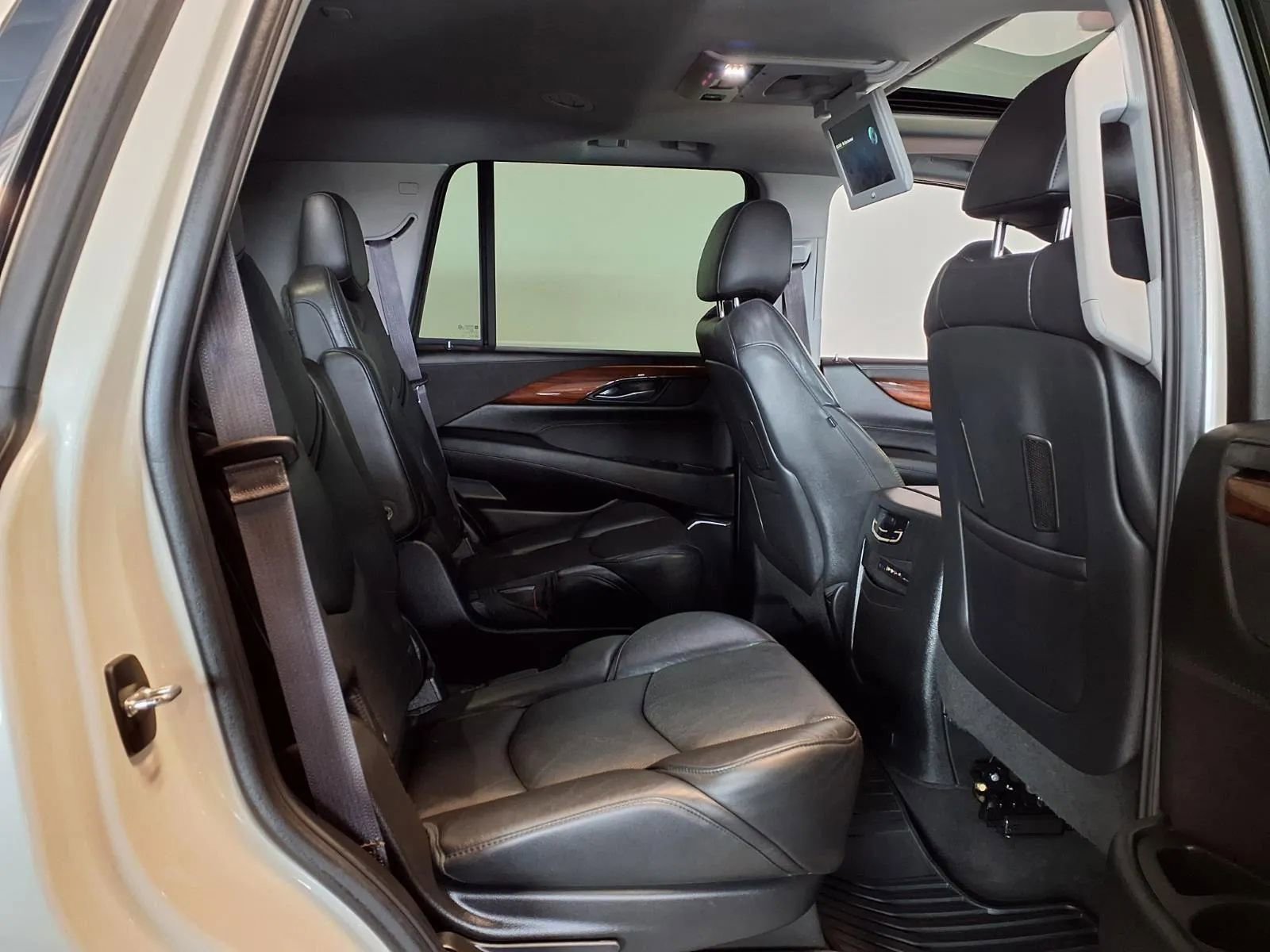 Used 2015 Cadillac Escalade Premium image 11