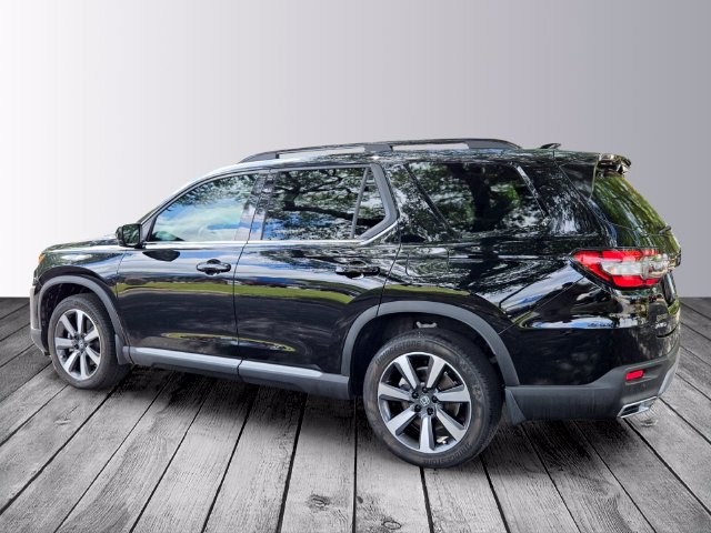 Used 2025 Honda Pilot Touring image 3