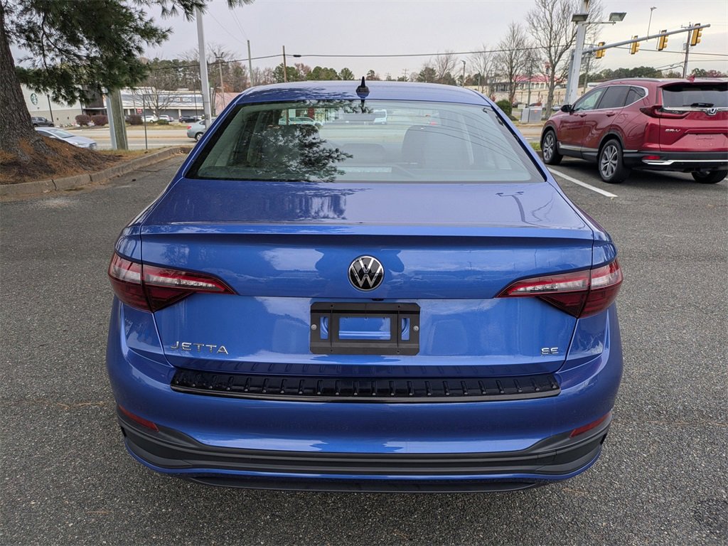 Used 2023 Volkswagen Jetta SE image 5