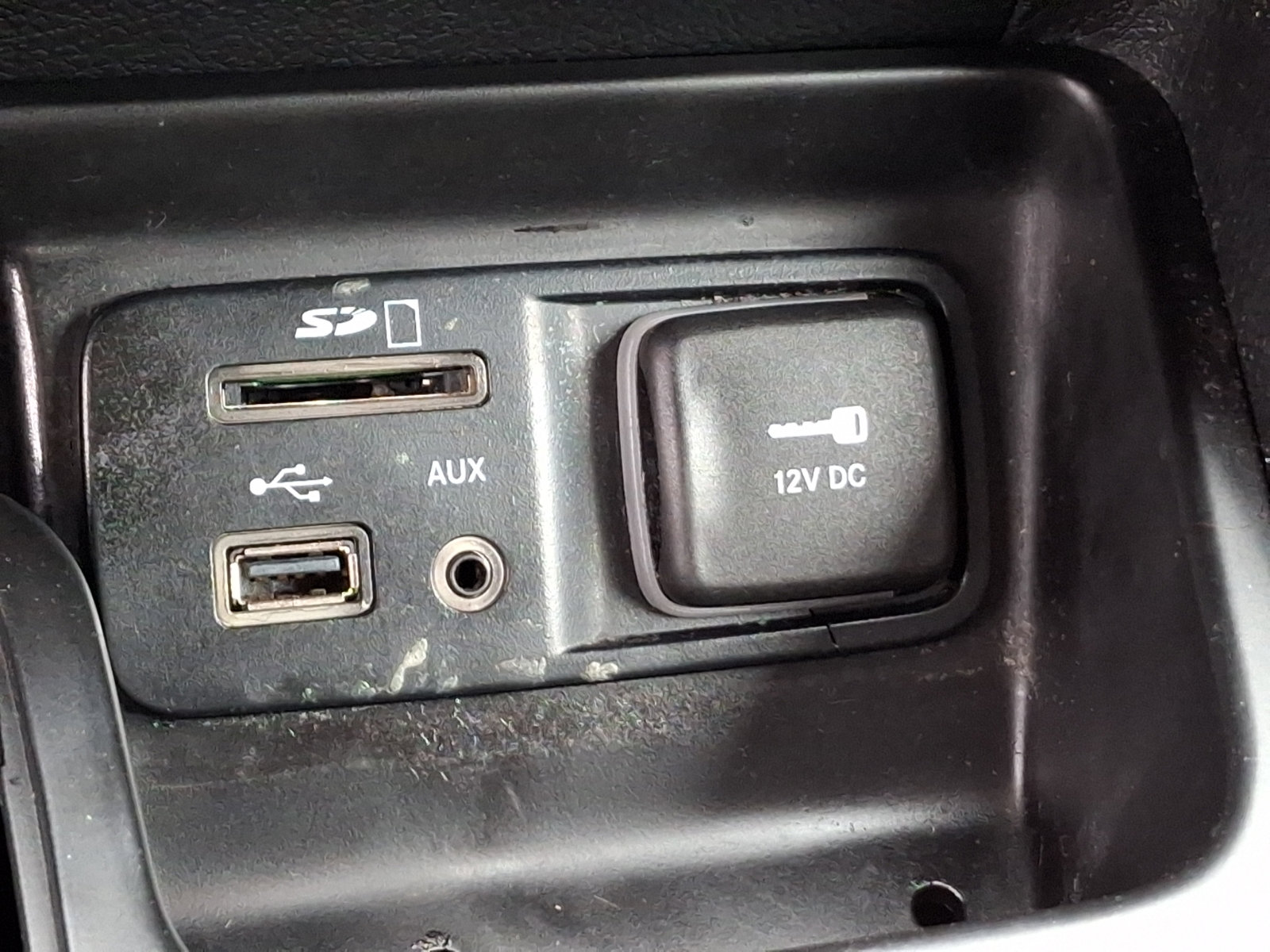 Used 2016 Jeep Cherokee Limited image 25