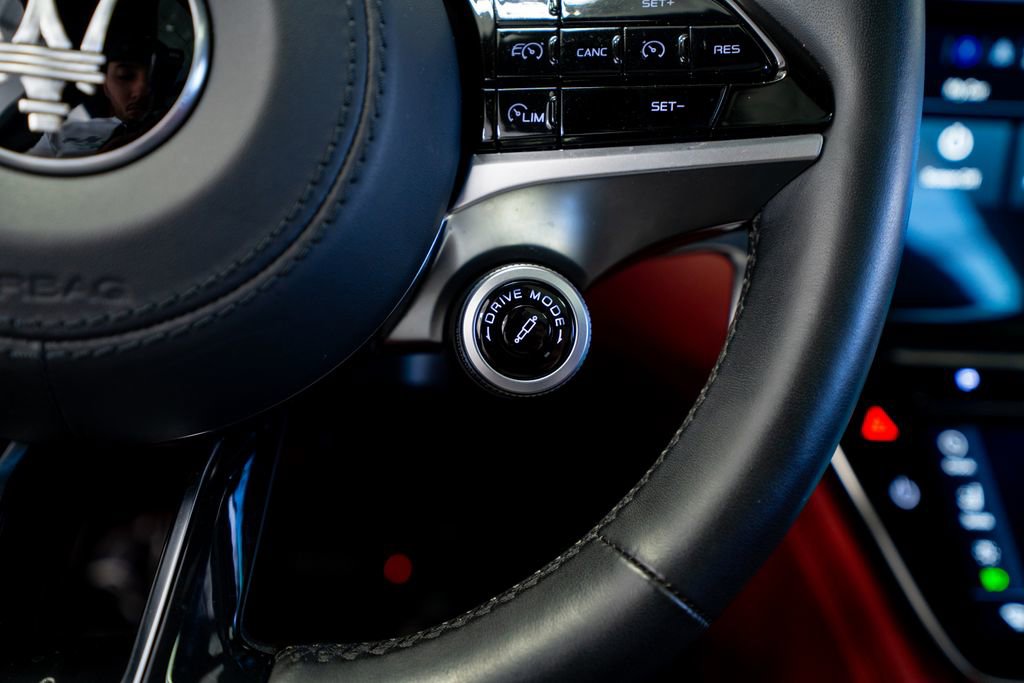 Used 2023 Maserati Grecale Modena image 41