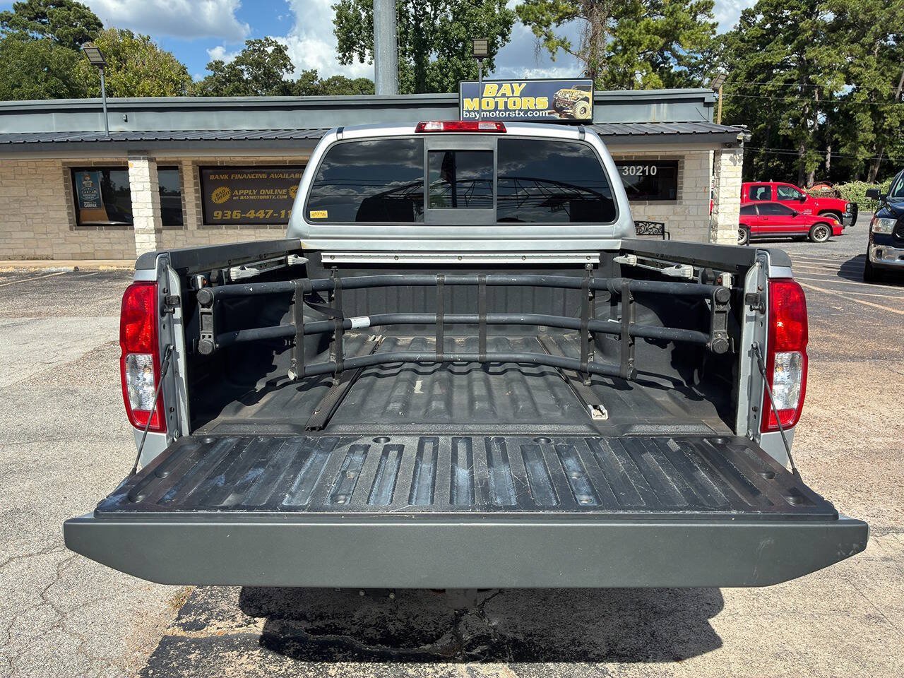 Used 2015 Nissan Frontier SV w/ SV Value Truck Package RWD image 30