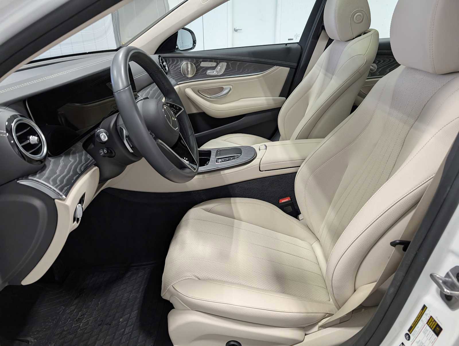 Certified 2022 Mercedes-Benz E 350 4MATIC Sedan image 4