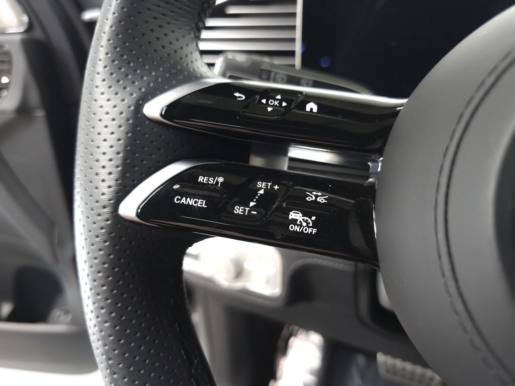 Used 2025 Mercedes-Benz GLS 450 4MATIC image 11