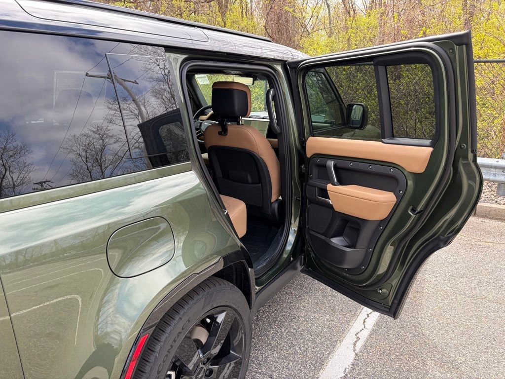 New 2026 Land Rover Defender 110 X-Dynamic SE AWD/4WD image 15