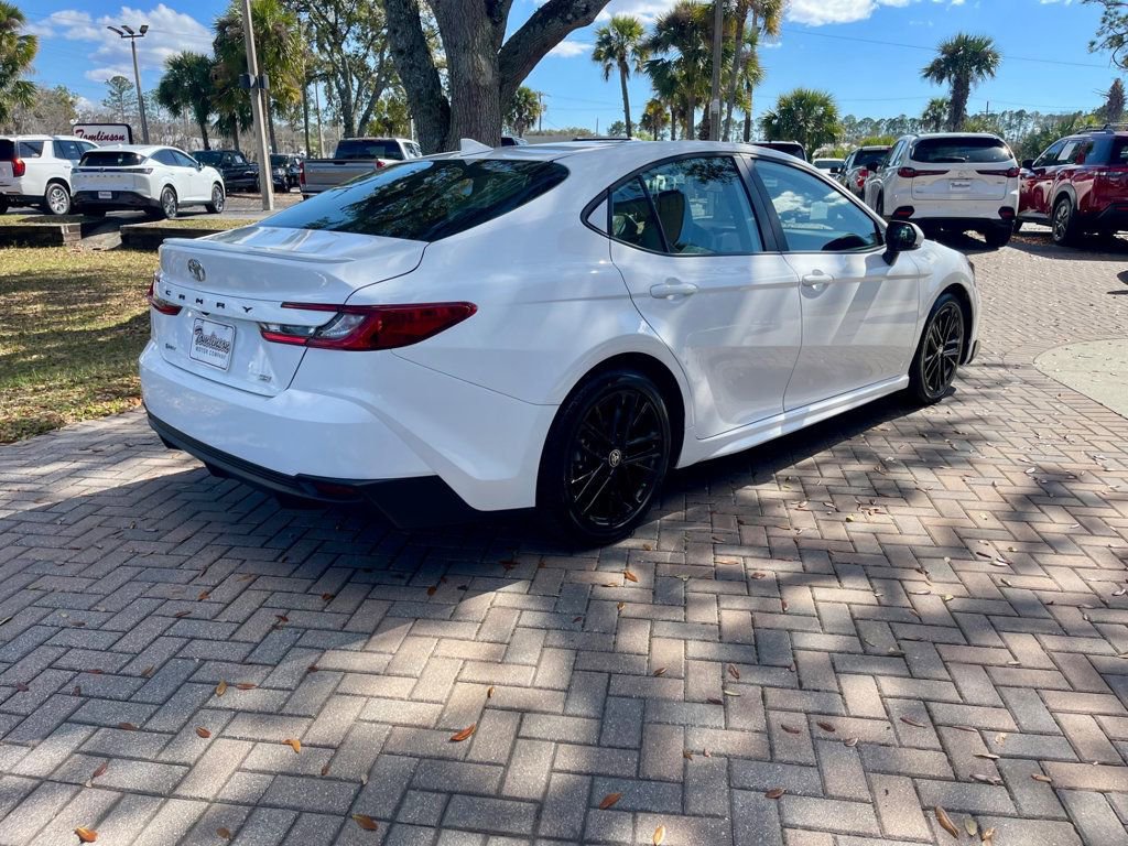 Used 2025 Toyota Camry SE image 5