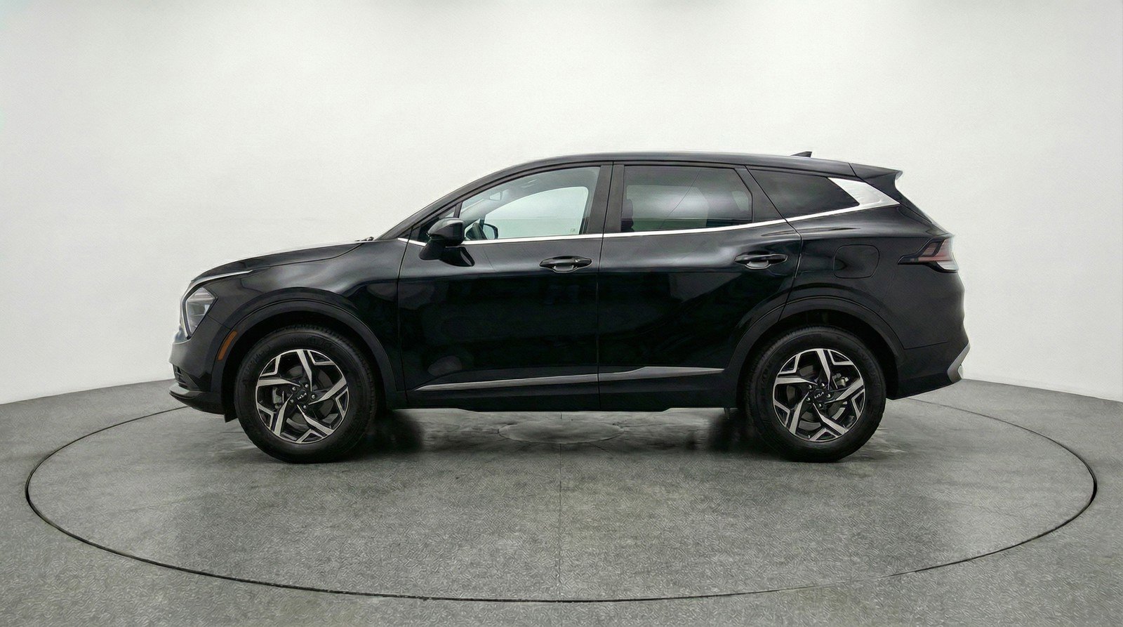 Used 2025 Kia Sportage LX image 5