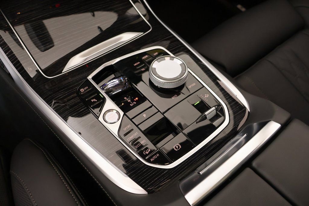 New 2026 BMW X7 M60i AWD/4WD image 8