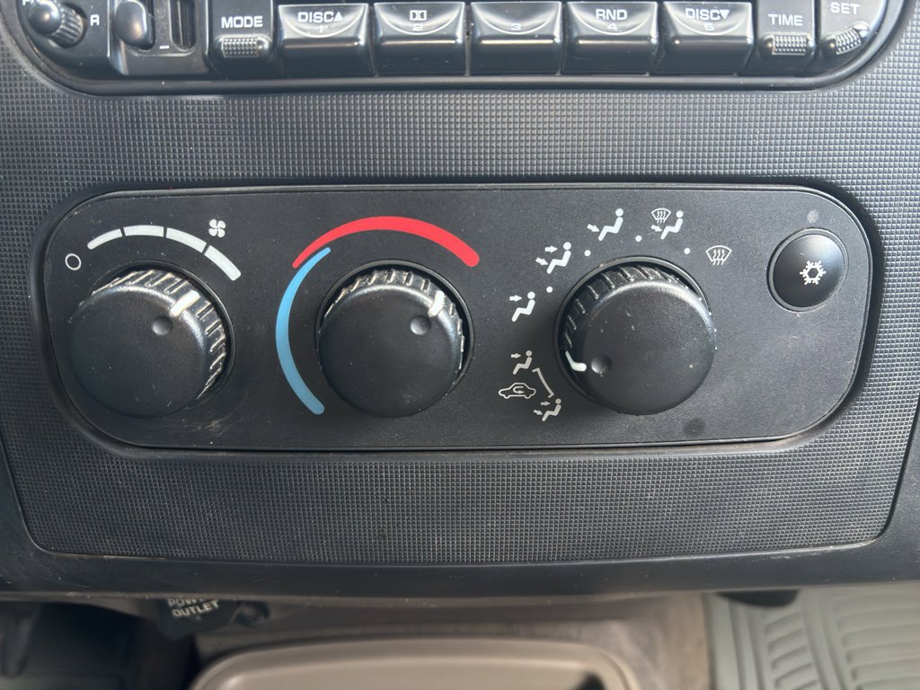 Used 2004 Dodge Dakota SLT w/ Deluxe Convenience Group image 15