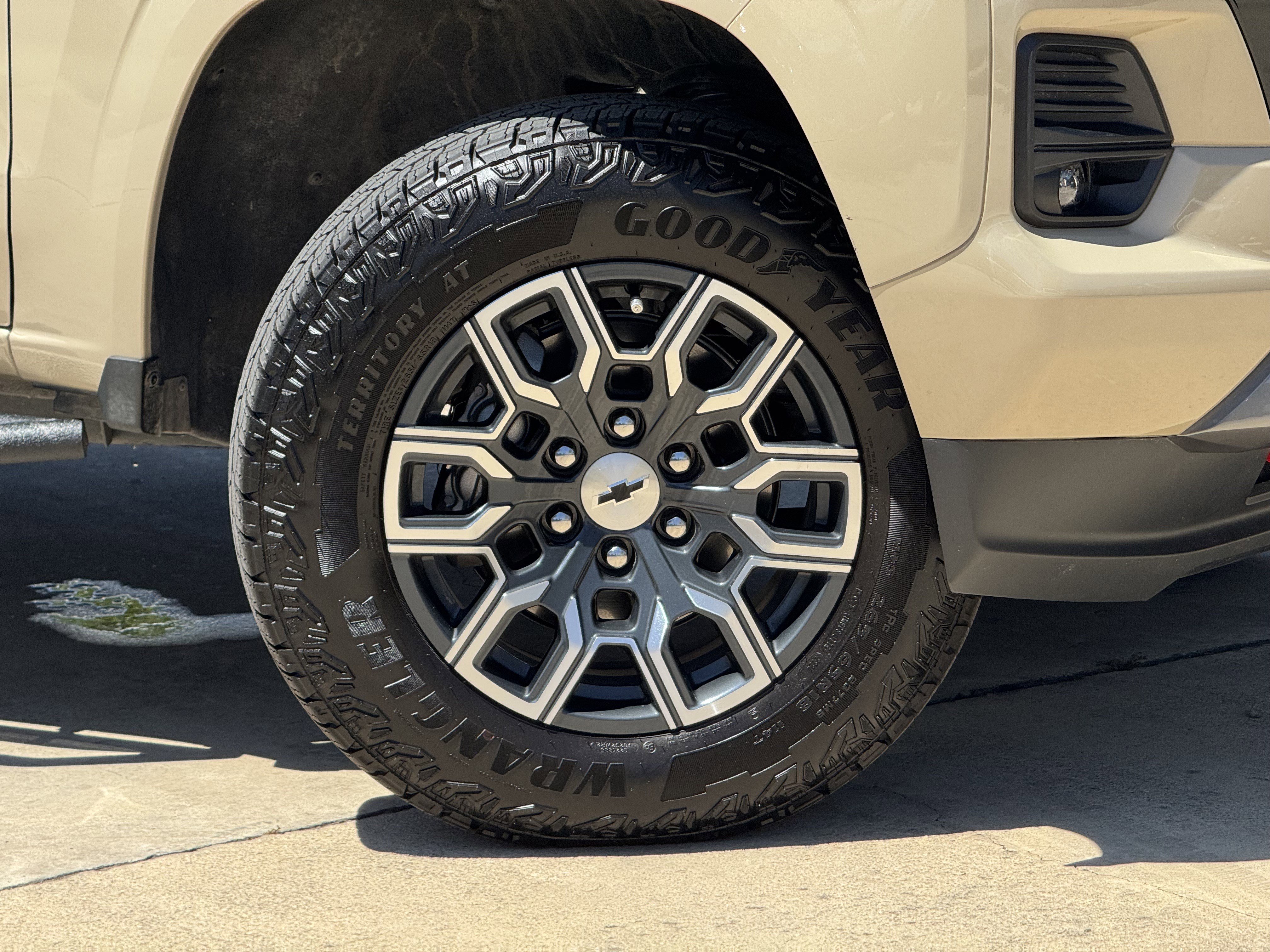 Used 2024 Chevrolet Colorado Z71 w/ Z71 Convenience Package 2 image 4