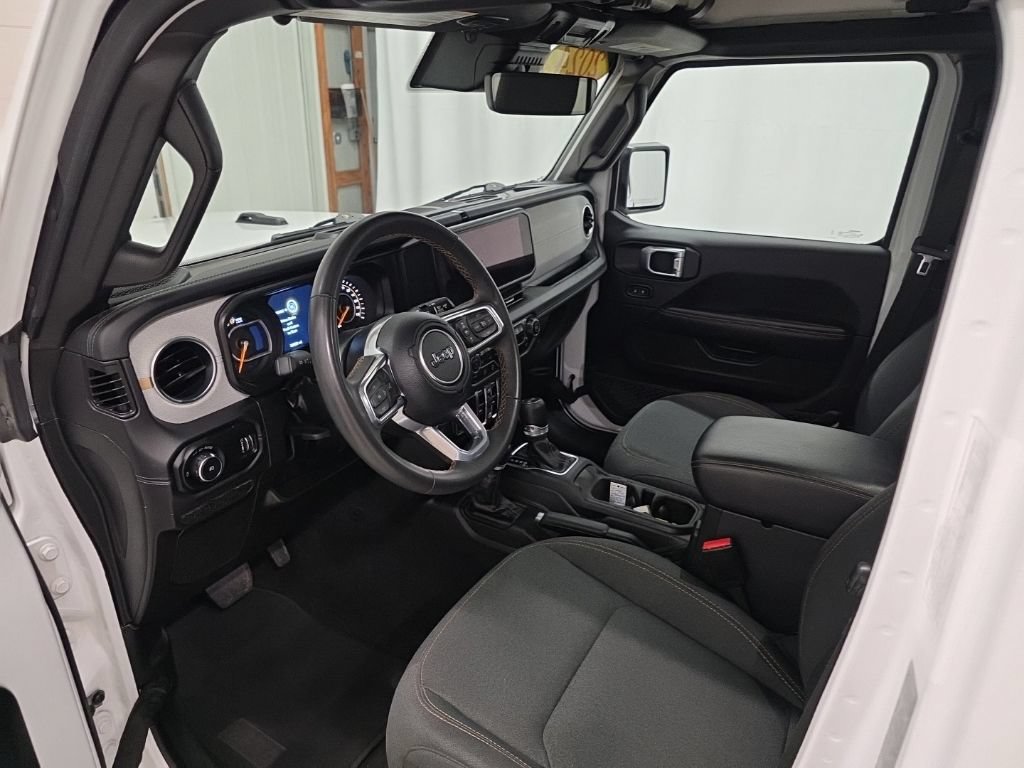 Used 2024 Jeep Wrangler Unlimited Sahara w/ Technology Group AWD/4WD image 13