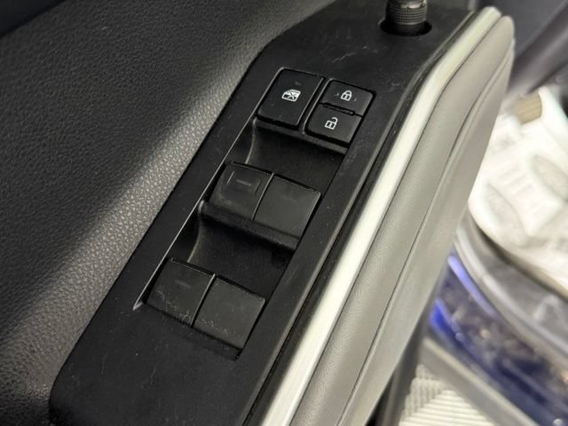 Used 2022 Toyota Highlander XLE FWD image 21