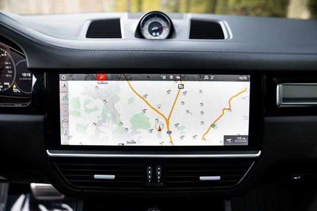 Used 2021 Porsche Cayenne GTS image 31