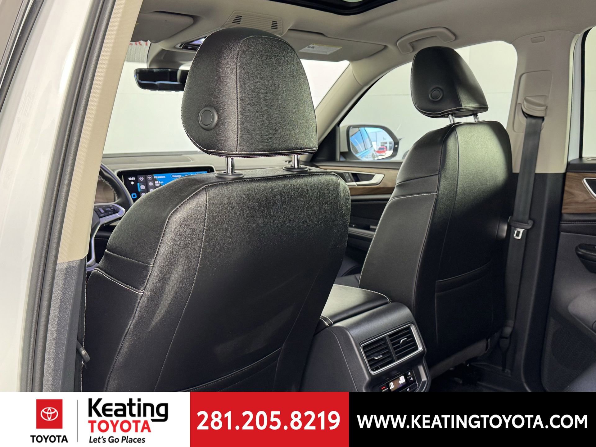 Used 2025 Volkswagen Atlas SE image 16