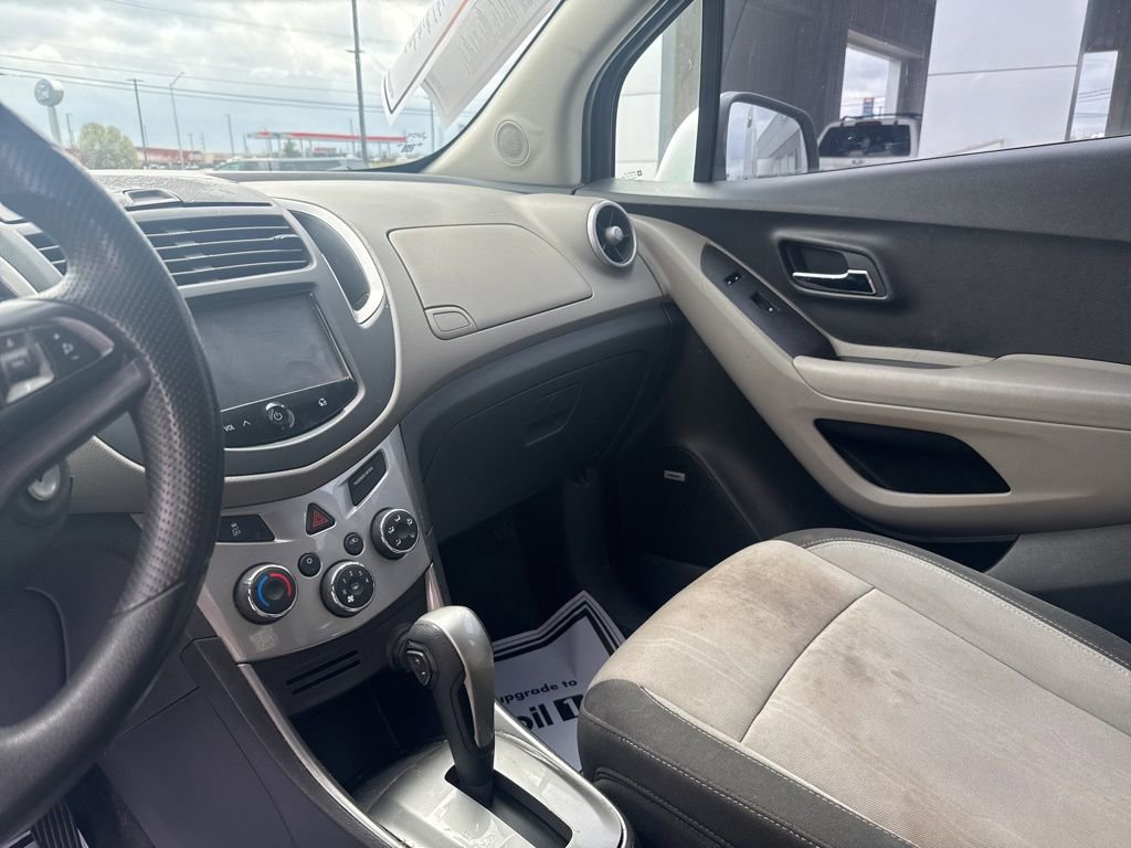Used 2015 Chevrolet Trax LT w/ LT Sun and Sound Package image 11