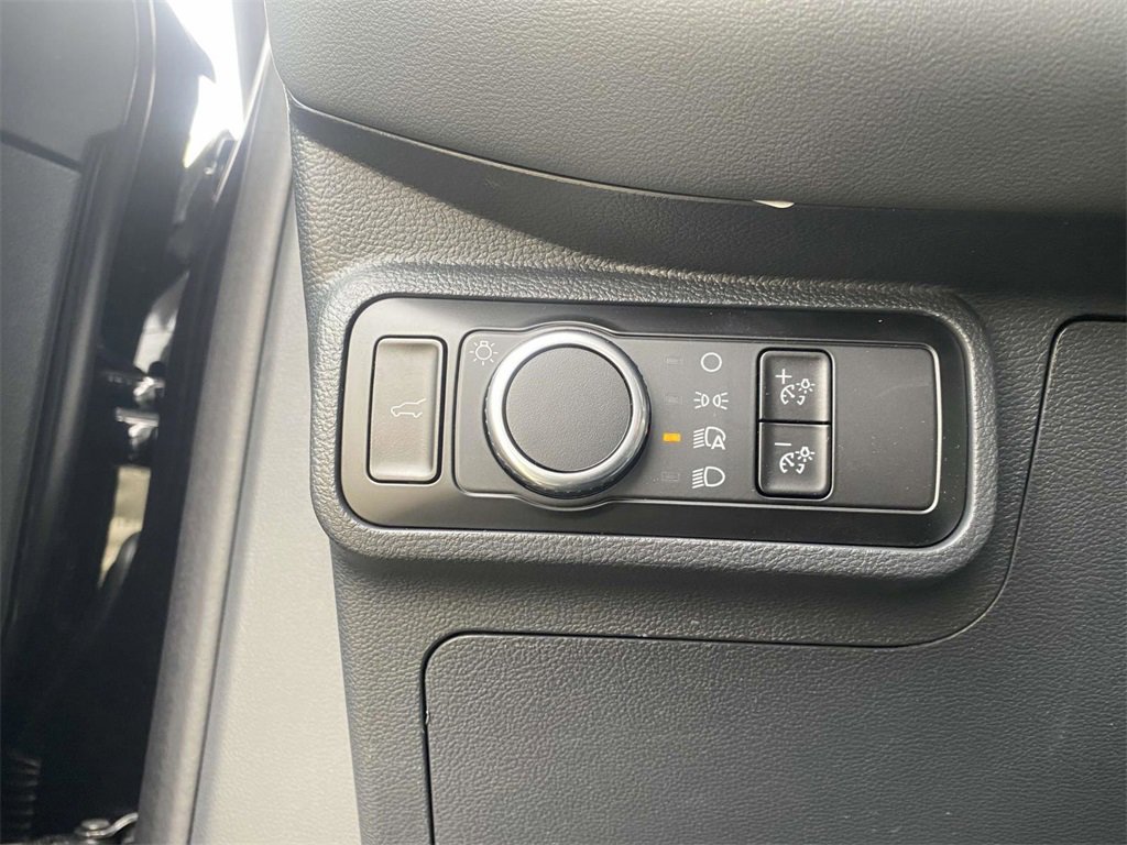 New 2025 Ford Explorer Active image 32