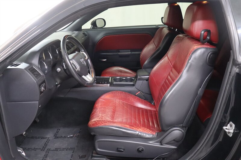 Used 2012 Dodge Challenger SXT RWD image 17