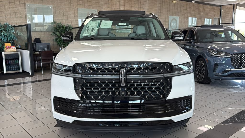 New 2026 Lincoln Navigator Black Label w/ Black Label Special Edition AWD/4WD image 3