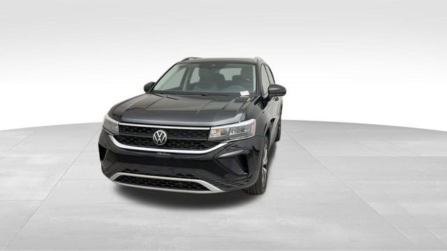 Certified 2023 Volkswagen Taos SE image 8