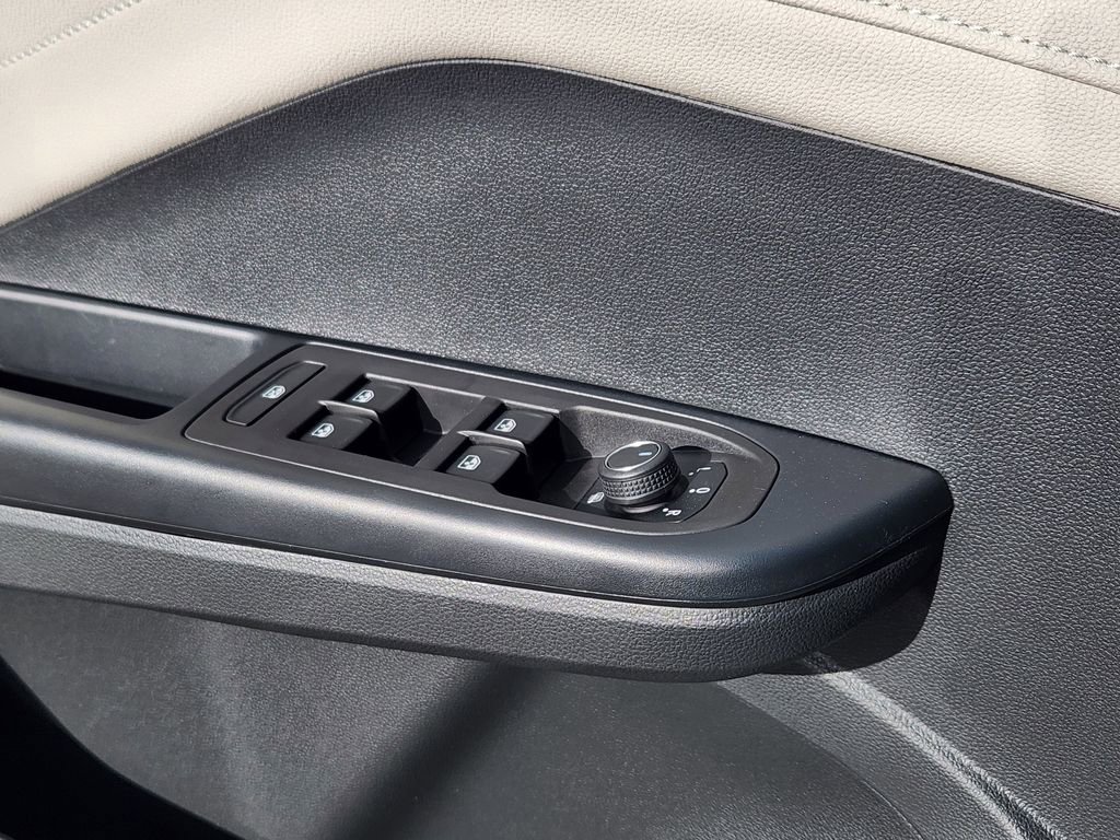 New 2026 Volkswagen Taos SEL image 4