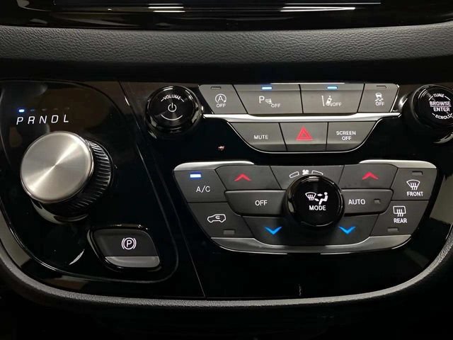 Used 2025 Chrysler Pacifica Select FWD image 50