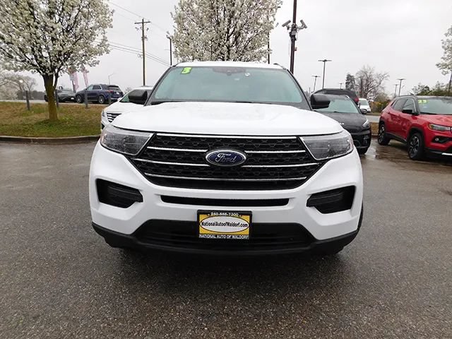 Used 2023 Ford Explorer XLT AWD/4WD image 3