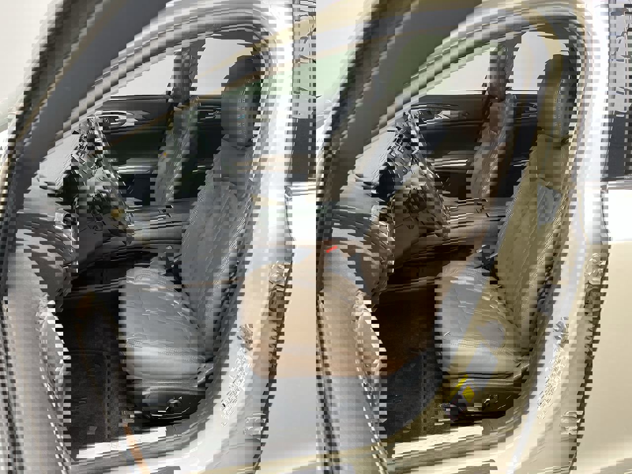 Used 2014 Lincoln MKZ image 11