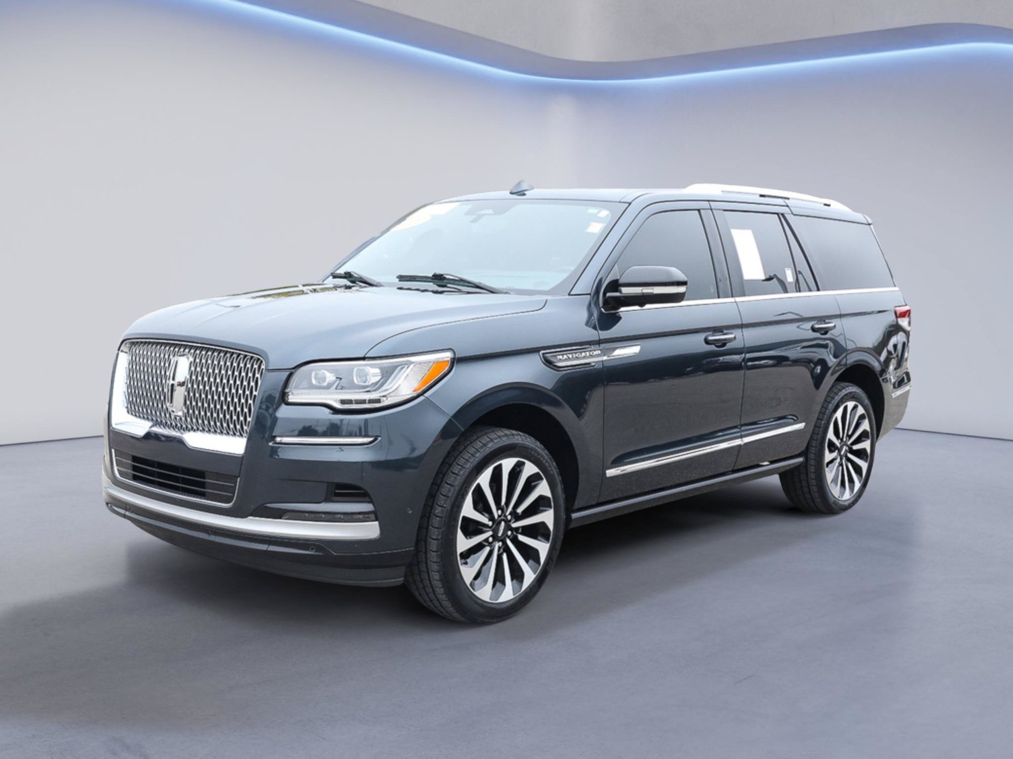 Certified 2024 Lincoln Navigator Reserve AWD/4WD image 2