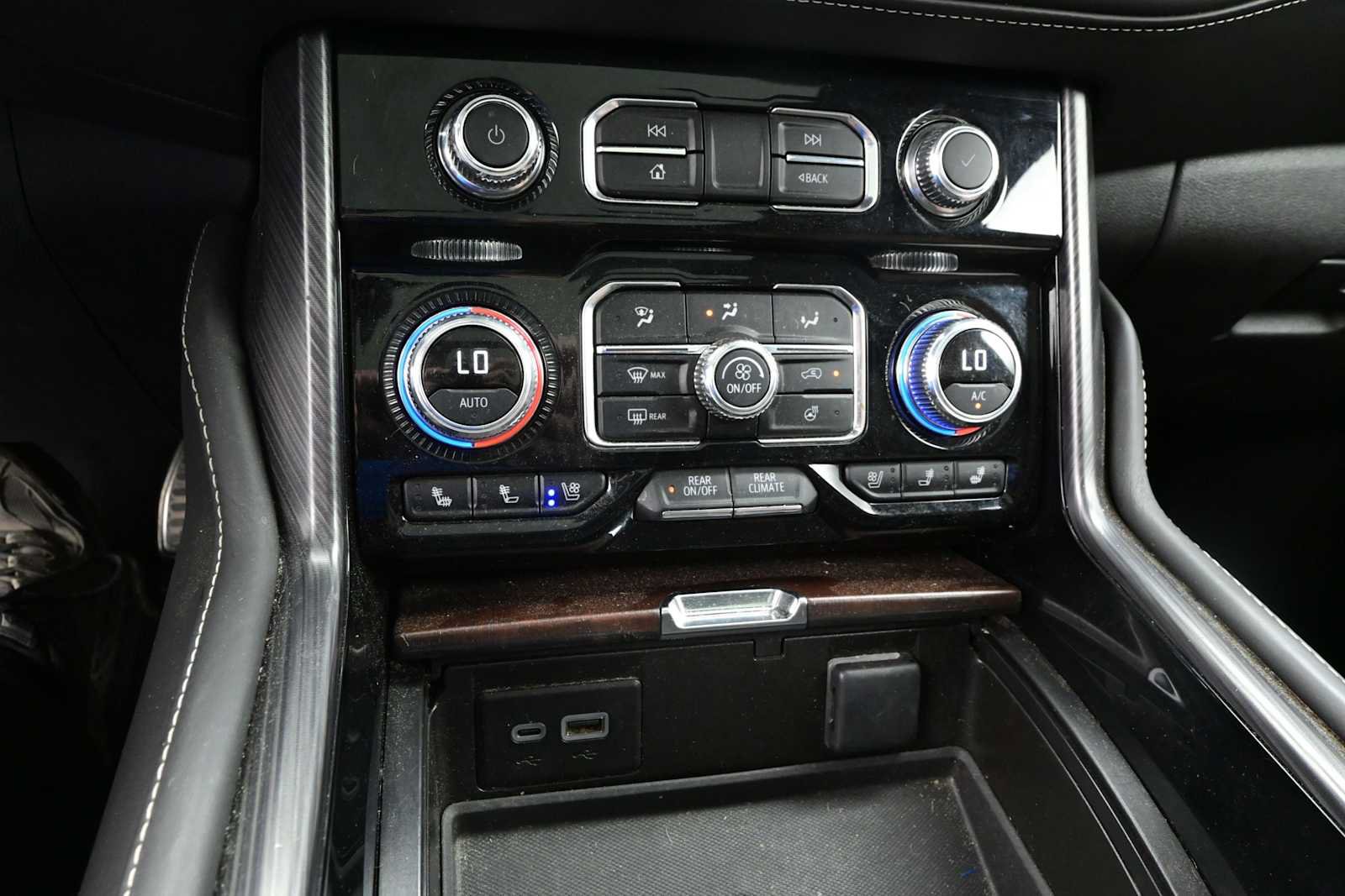 Used 2024 GMC Yukon Denali Ultimate AWD/4WD image 9