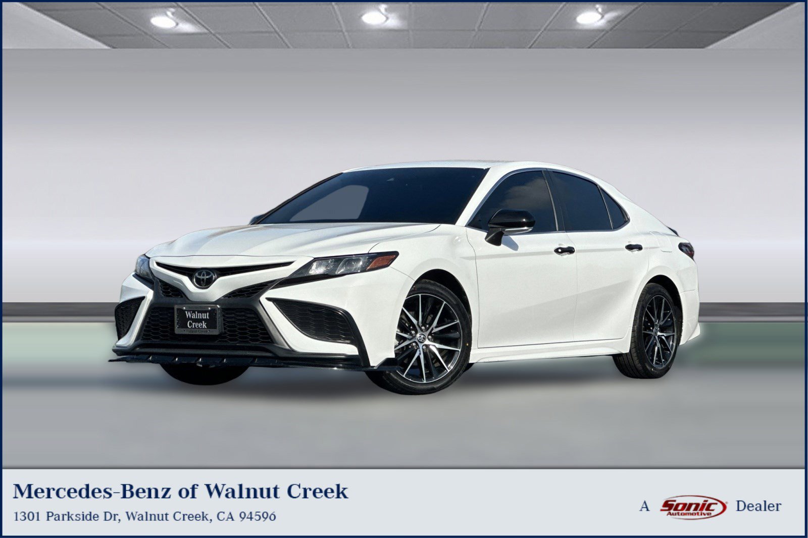 Used 2022 Toyota Camry SE image 1