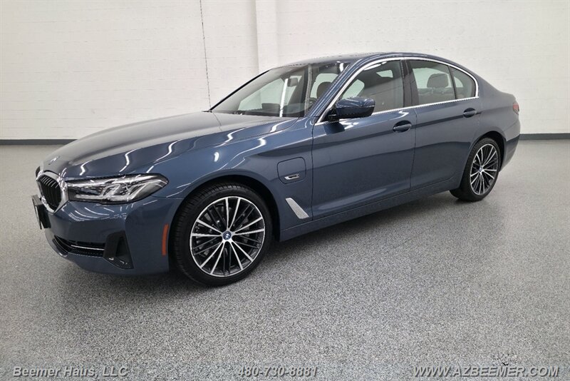 Used 2023 BMW 530e w/ Premium Package RWD image 4
