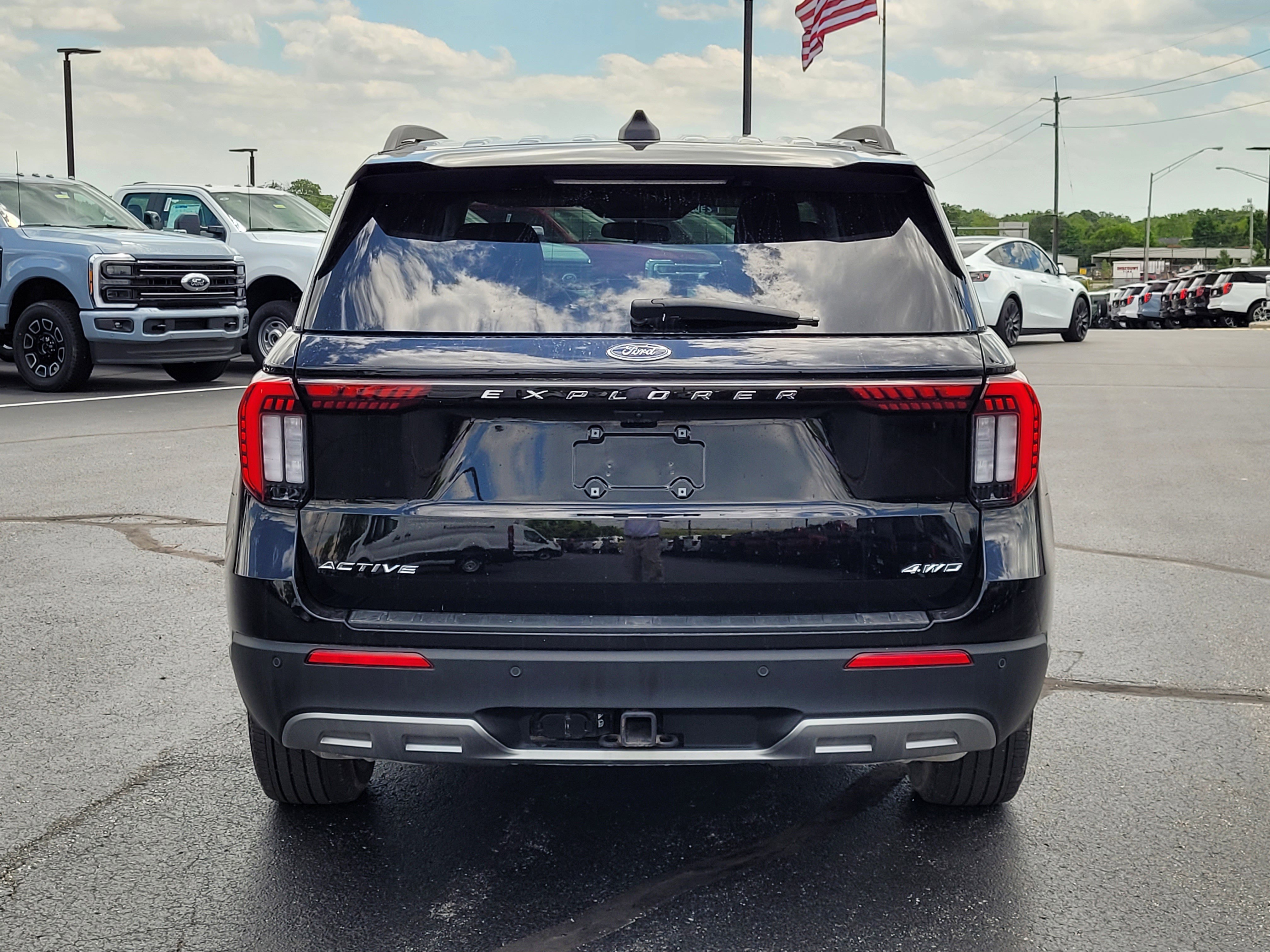 Used 2025 Ford Explorer Active w/ Active Comfort Package AWD/4WD image 5