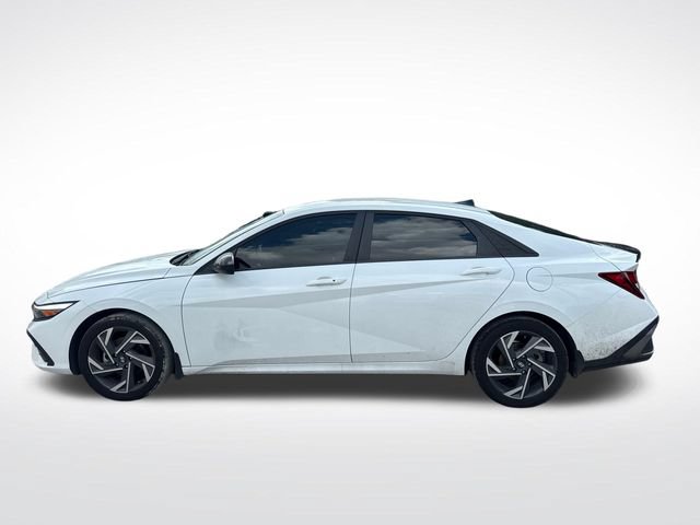 Used 2025 Hyundai Elantra Sport FWD image 2