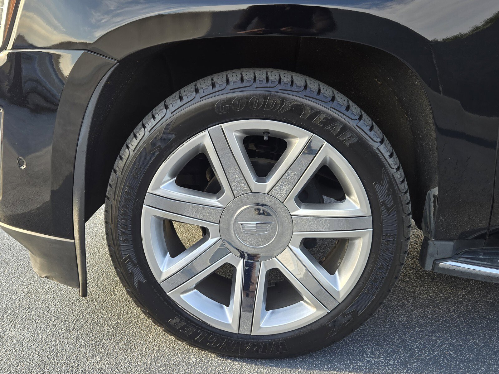 Used 2020 Cadillac Escalade Luxury image 16