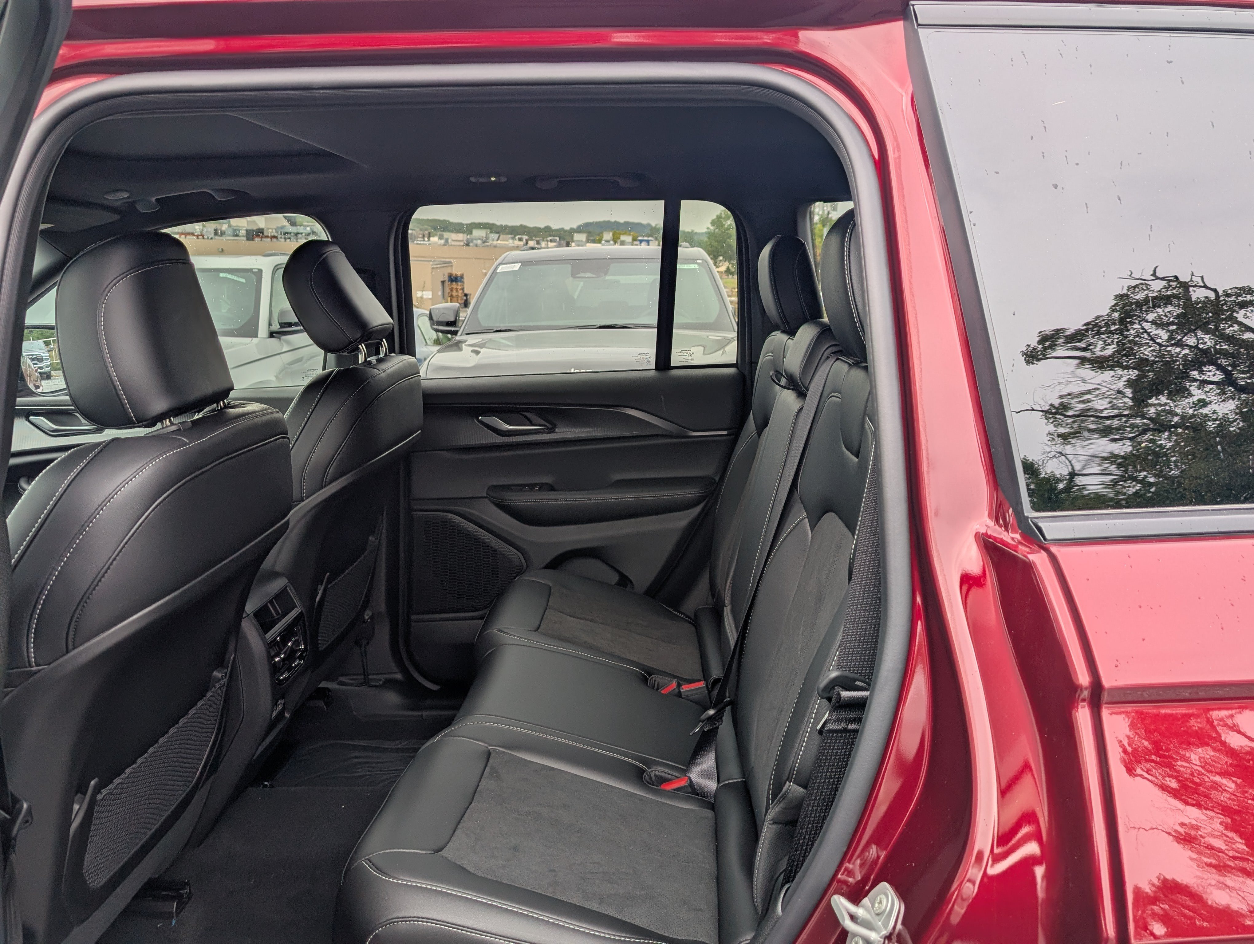 New 2025 Jeep Grand Cherokee Altitude AWD/4WD image 13