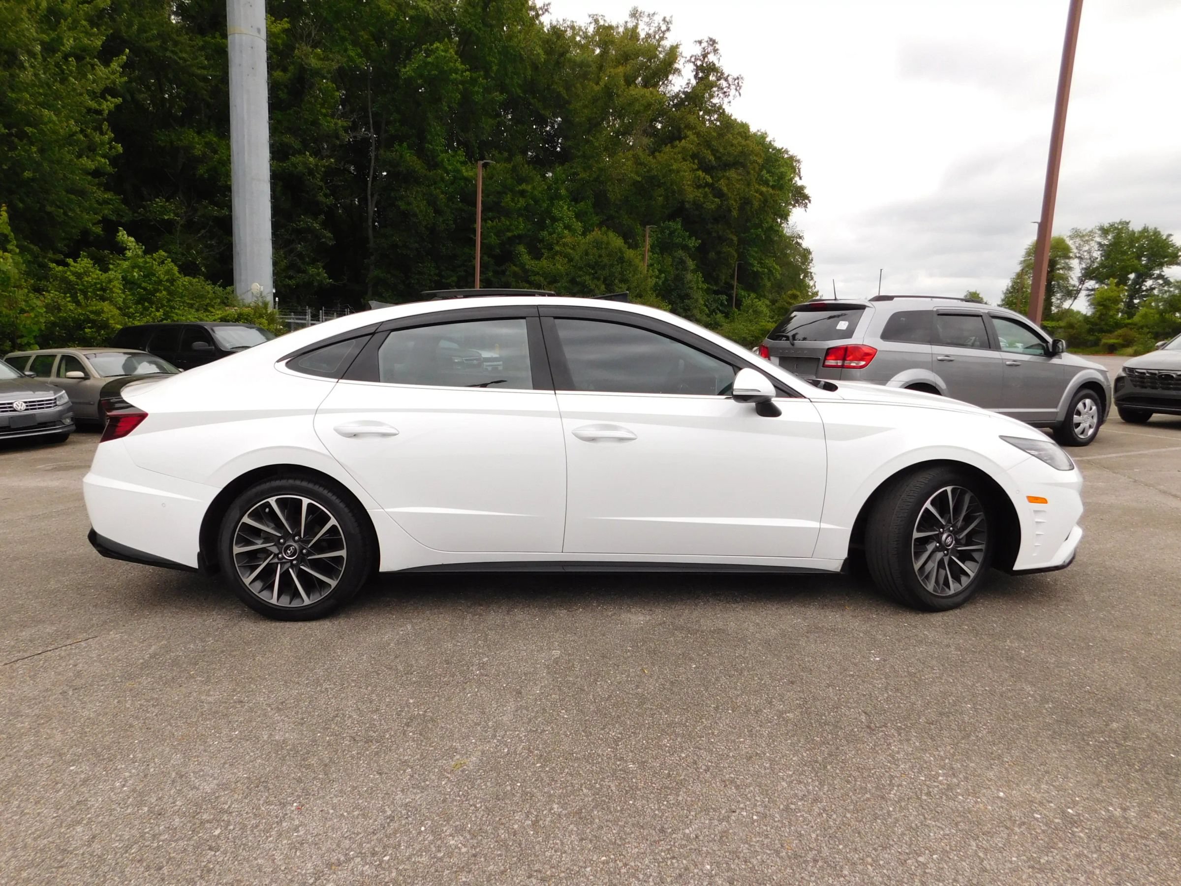 Used 2022 Hyundai Sonata Limited FWD image 4