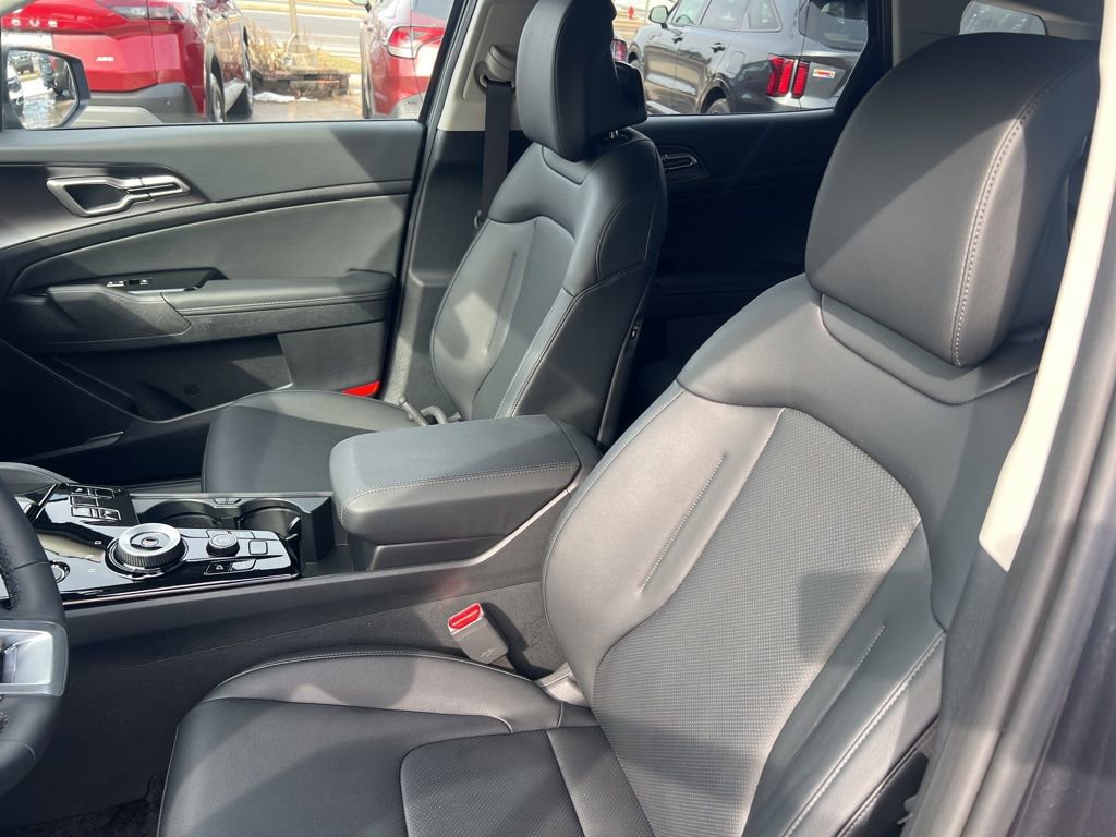Certified 2025 Kia Sportage EX image 5