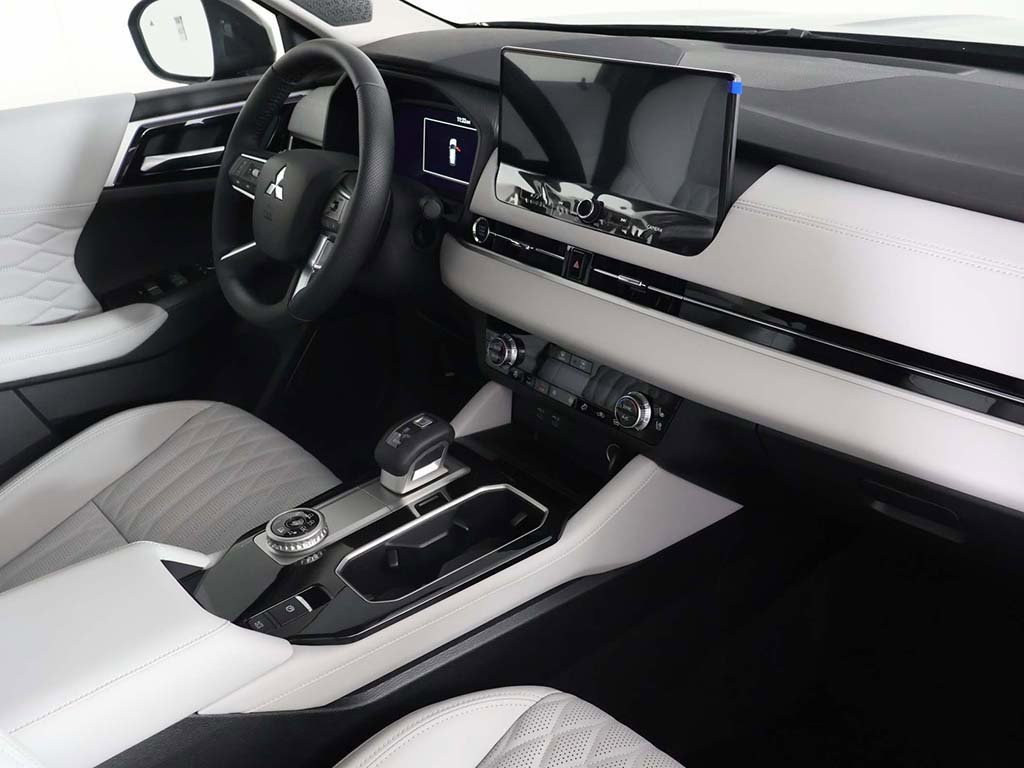 New 2025 Mitsubishi Outlander AWD image 34