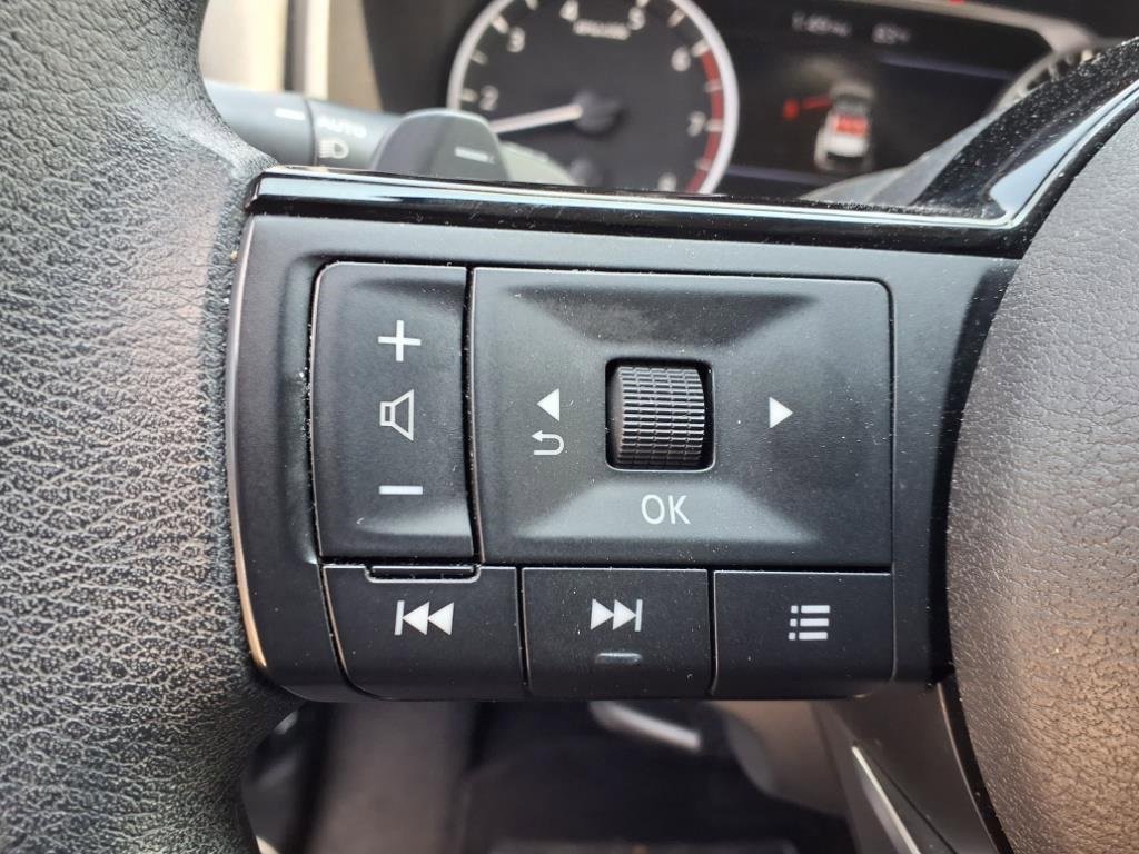 Used 2023 Nissan Rogue SV image 22