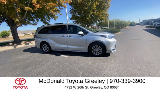 Used 2023 Toyota Sienna XLE FWD image 9