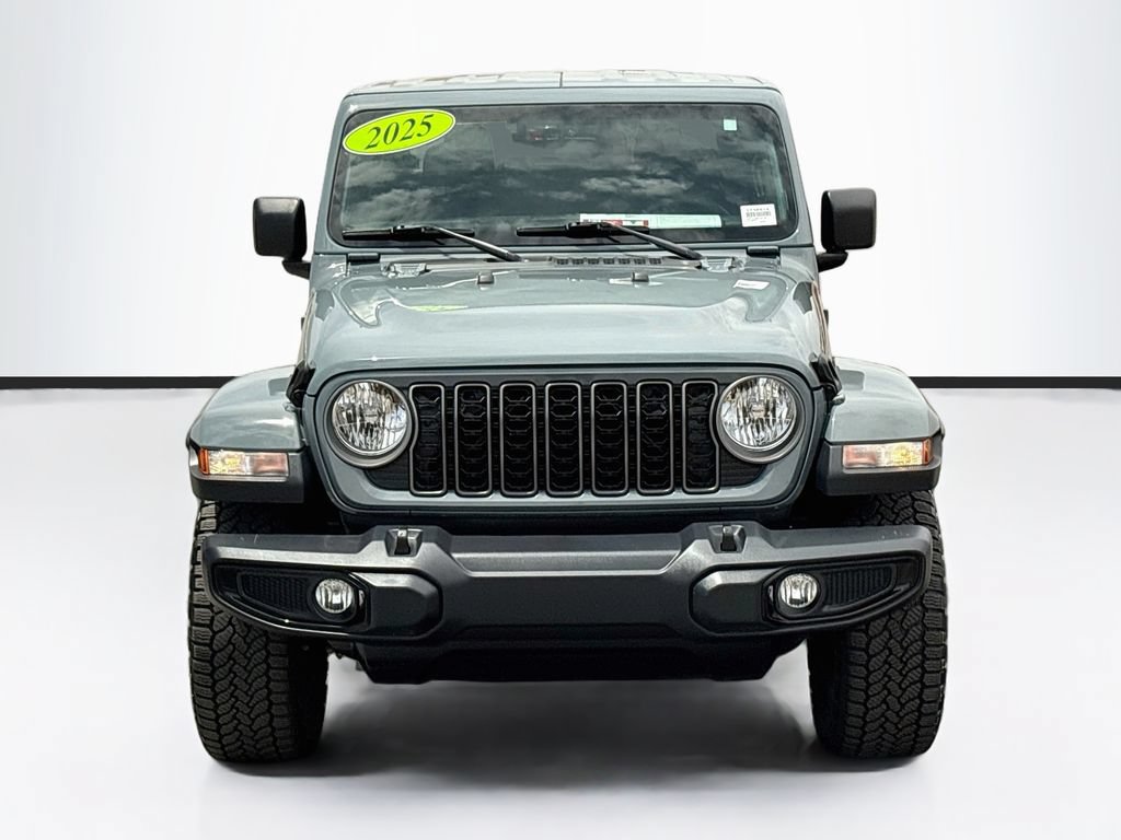 Used 2025 Jeep Gladiator Sport AWD/4WD image 2