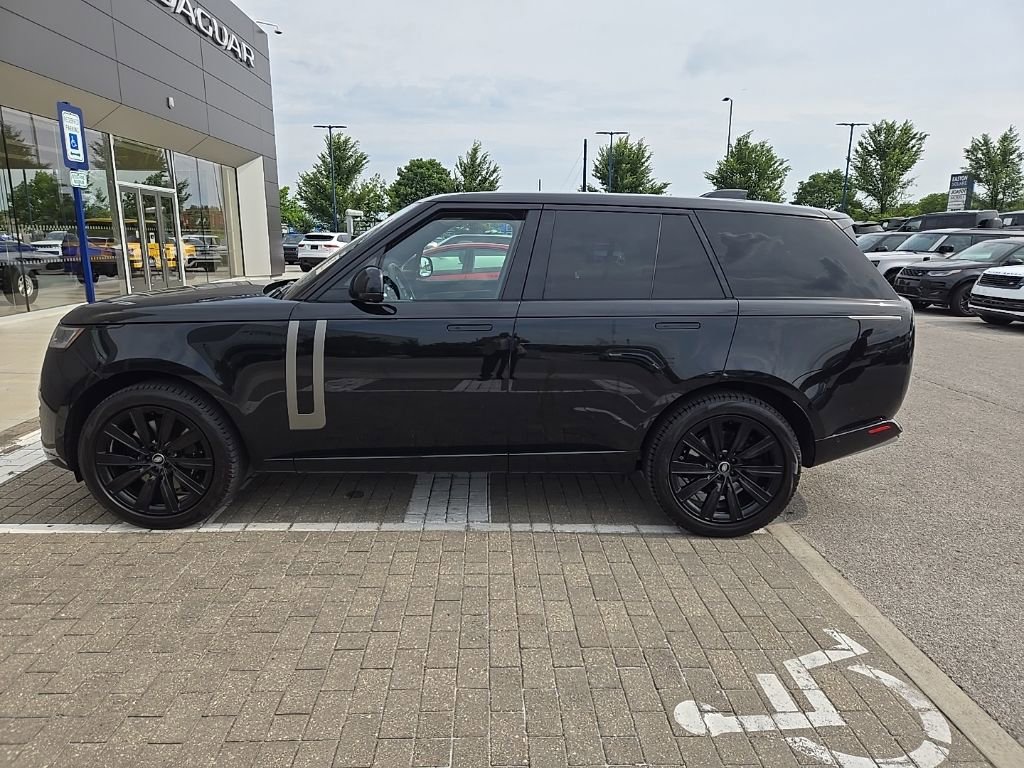 Certified 2025 Land Rover Range Rover SE AWD/4WD image 8