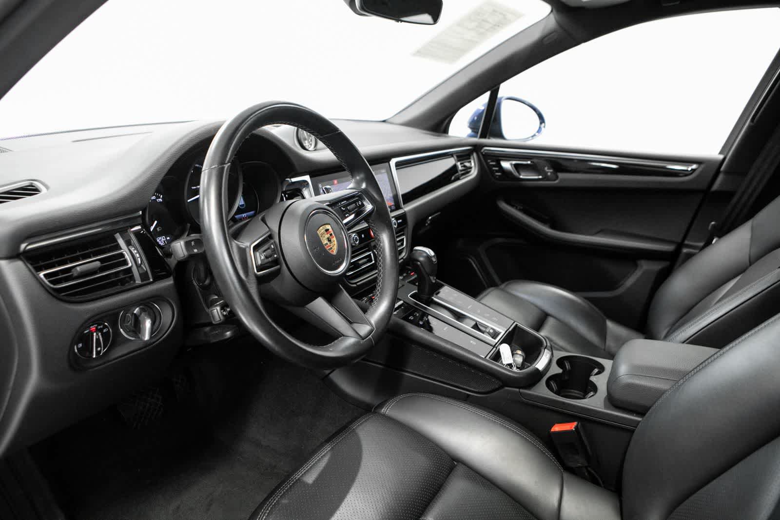 Certified 2023 Porsche Macan AWD/4WD image 4