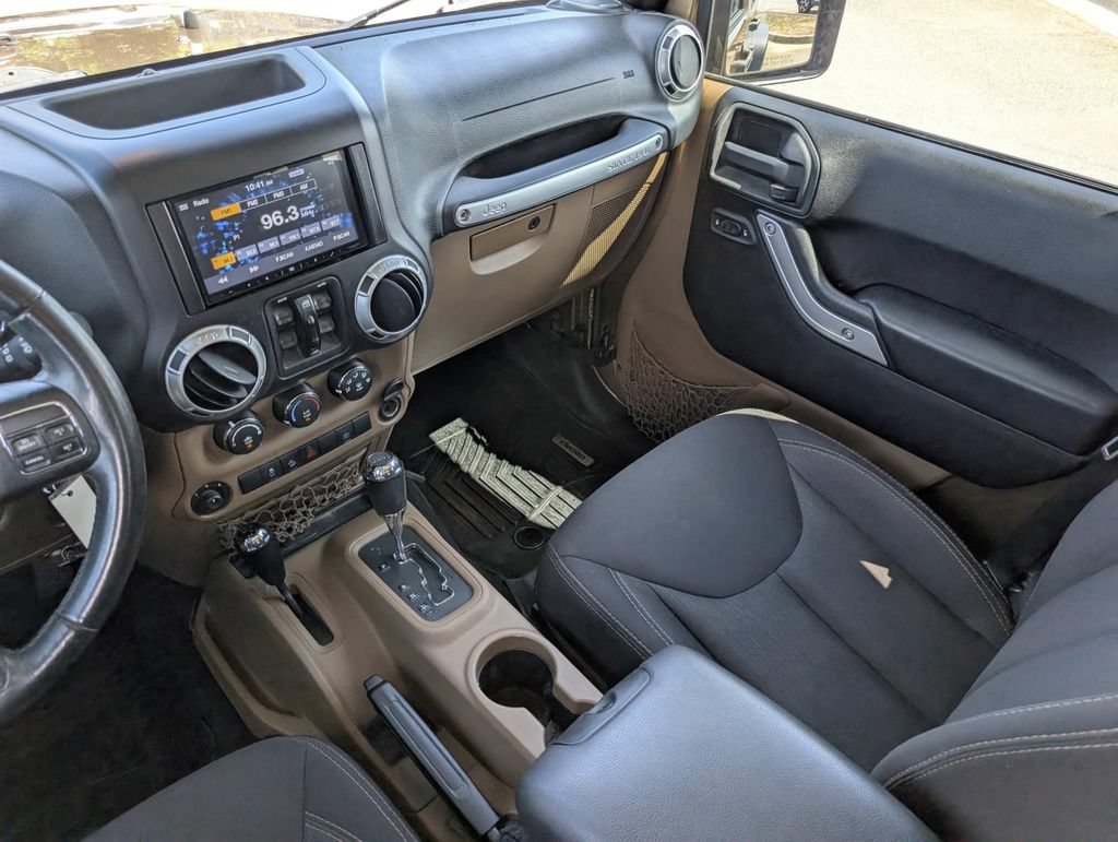 Used 2015 Jeep Wrangler Unlimited Rubicon w/ Max Tow Package AWD/4WD image 19
