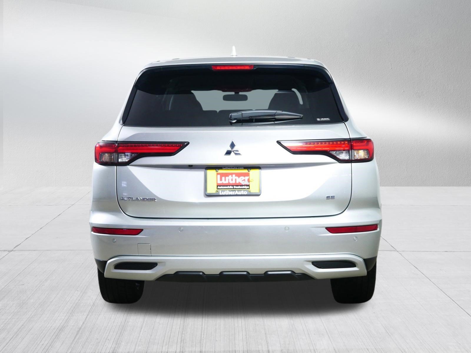 Used 2024 Mitsubishi Outlander SE image 6