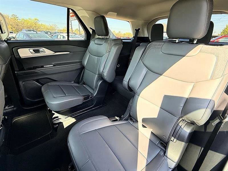 Used 2026 Ford Explorer Active w/ Active Comfort Package image 18