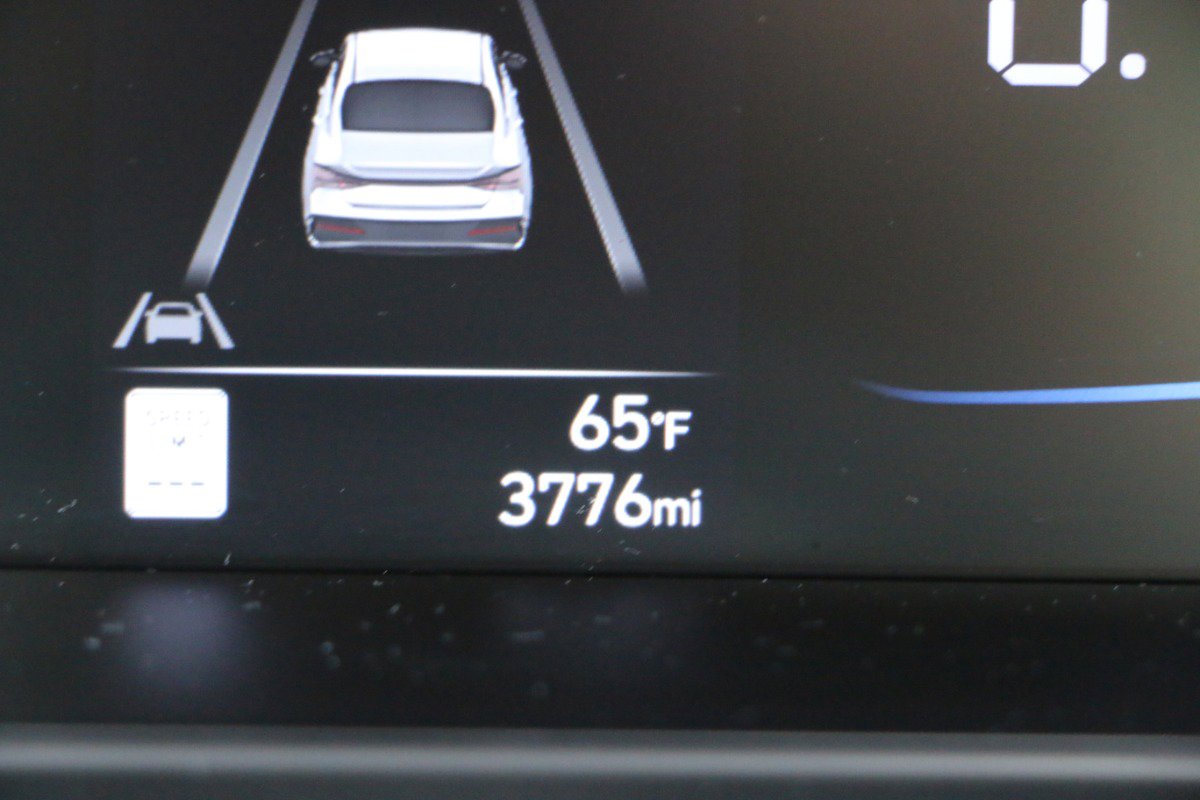Used 2025 Hyundai Elantra Sport FWD image 30