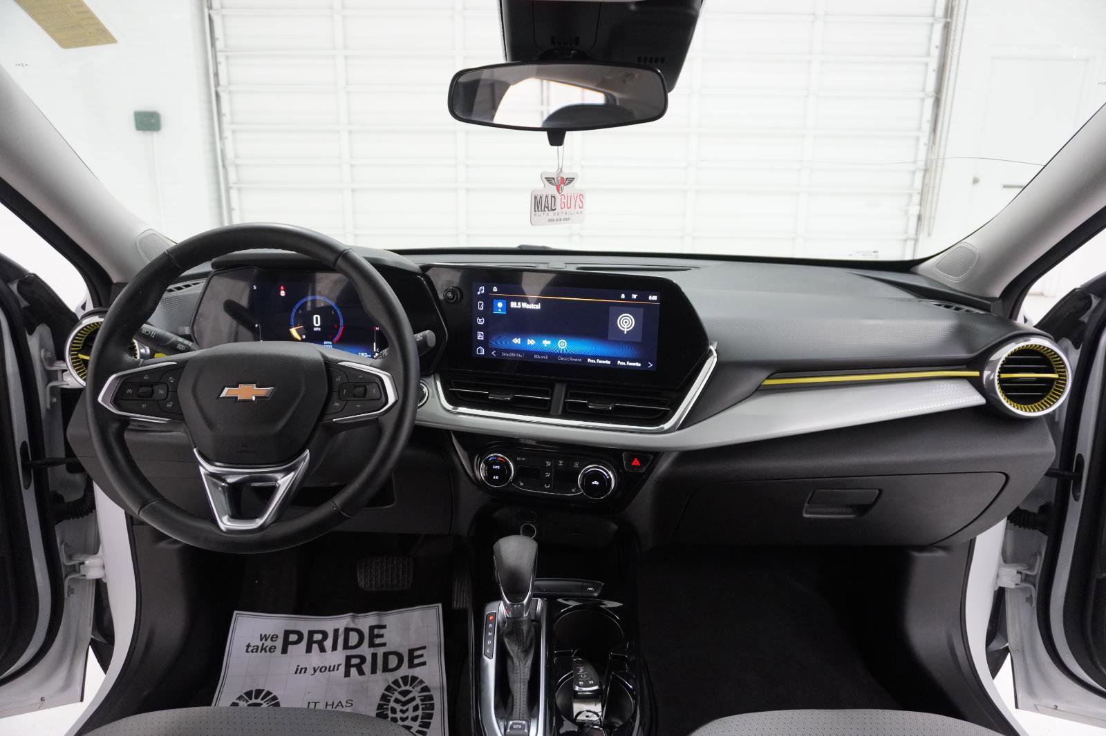 Used 2025 Chevrolet Trax LT w/ Driver Confidence Package image 35