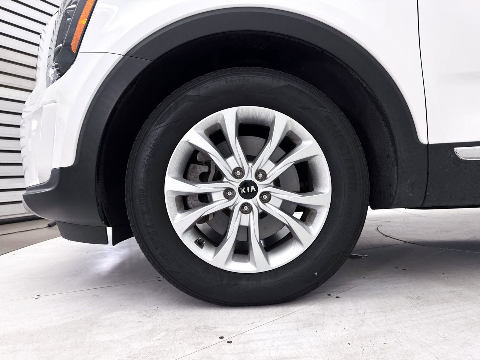 Used 2021 Kia Telluride LX FWD image 14